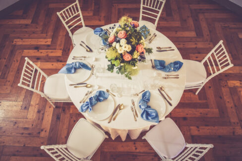 allestimento tavolo ospiti