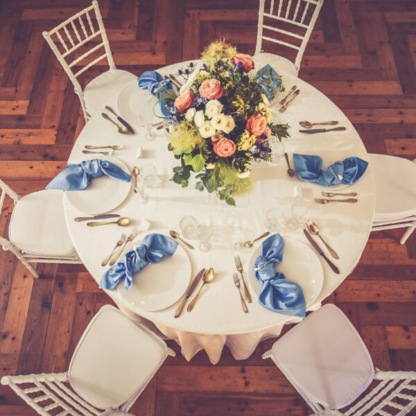 allestimento tavolo ospiti